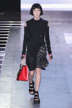 Louis Vuitton gösterisi