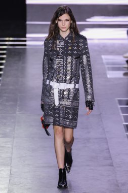 Louis Vuitton gösterisi