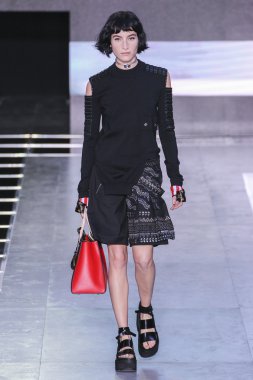 Louis Vuitton gösterisi