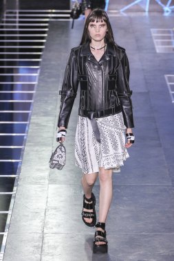 Louis Vuitton gösterisi