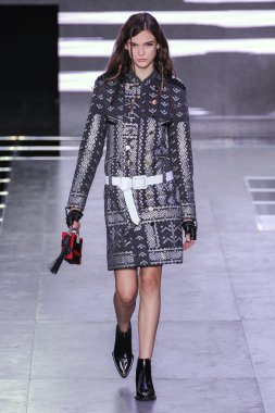 Louis Vuitton gösterisi