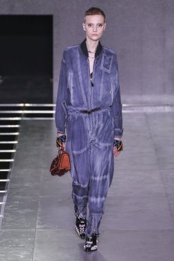 Louis Vuitton gösterisi