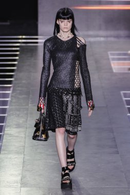 Louis Vuitton gösterisi