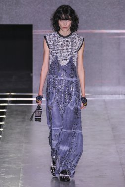 Louis Vuitton gösterisi