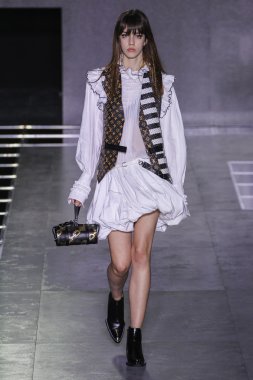 Louis Vuitton gösterisi