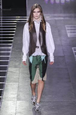 Louis Vuitton gösterisi