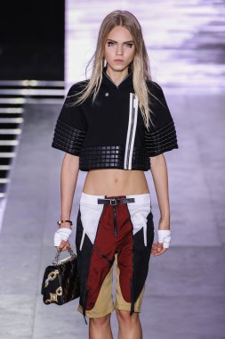 Louis Vuitton gösterisi