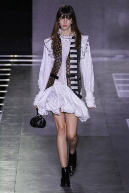 Louis Vuitton gösterisi