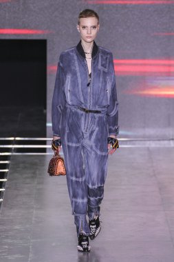 Louis Vuitton gösterisi