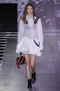 Louis Vuitton gösterisi