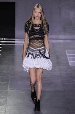 Louis Vuitton gösterisi