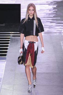 Louis Vuitton gösterisi