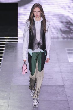 Louis Vuitton gösterisi