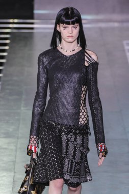 Louis Vuitton gösterisi