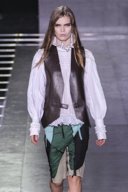 Louis Vuitton gösterisi