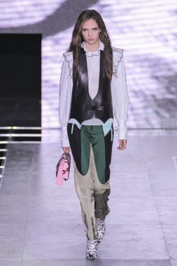 Louis Vuitton gösterisi