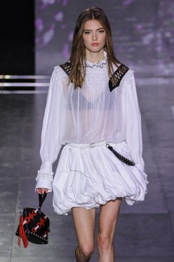 Louis Vuitton gösterisi