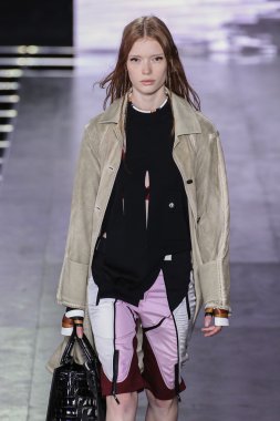 Louis Vuitton gösterisi