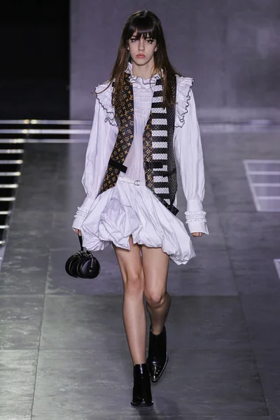 Louis Vuitton gösterisi