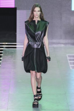 Louis Vuitton gösterisi