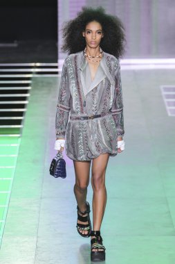 Louis Vuitton gösterisi