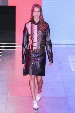  Louis Vuitton gösterisi