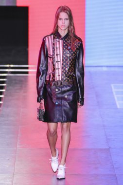  Louis Vuitton gösterisi