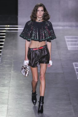  Louis Vuitton gösterisi