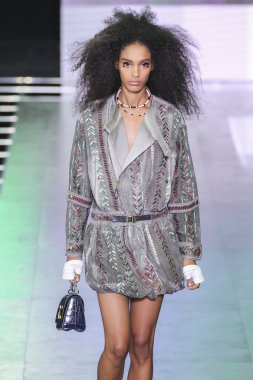  Louis Vuitton gösterisi