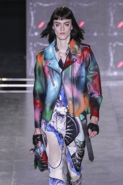  Louis Vuitton gösterisi