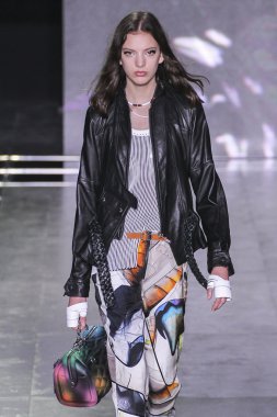  Louis Vuitton gösterisi