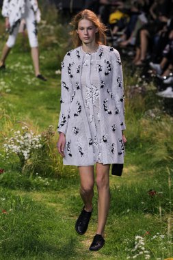  Moncler Gamme Rouge gösteri 