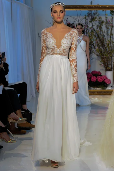 Anne Barge Bridal Show — Stock Photo, Image