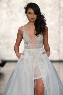 Inbal Dror gelin pist Show