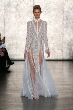 Inbal Dror gelin pist Show