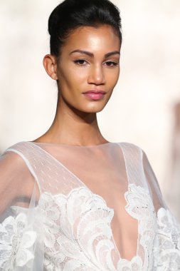 Inbal Dror gelin pist Show