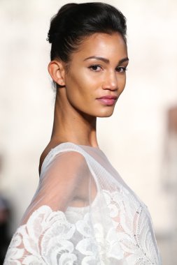 Inbal Dror gelin pist Show