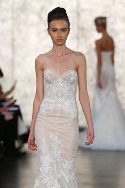 Inbal Dror gelin pist Show