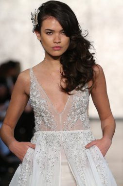 Inbal Dror gelin pist Show