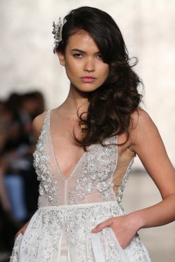 Inbal Dror gelin pist Show