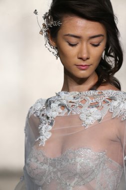 Inbal Dror gelin pist Show 