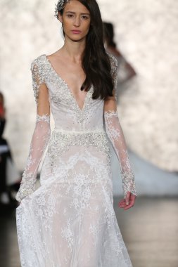 Inbal Dror gelin pist Show 