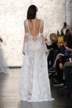 Inbal Dror gelin pist Show 