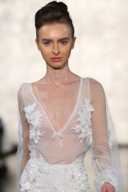 Inbal Dror gelin pist Show 