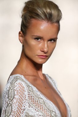 Inbal Dror gelin pist Show 