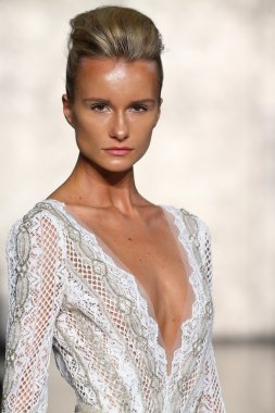 Inbal Dror gelin pist Show 