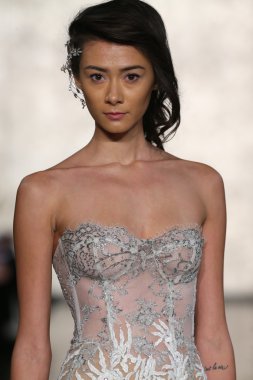 Inbal Dror gelin pist Show 