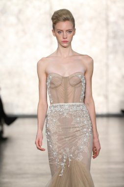 Inbal Dror gelin pist Show 