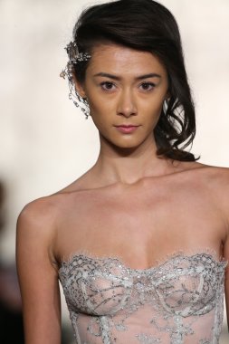 Inbal Dror gelin pist Show 