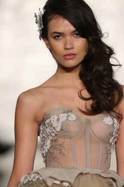 Inbal Dror gelin pist Show 